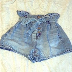 AE. Tie mom short. Light wash. Sz 6. Lightly worn